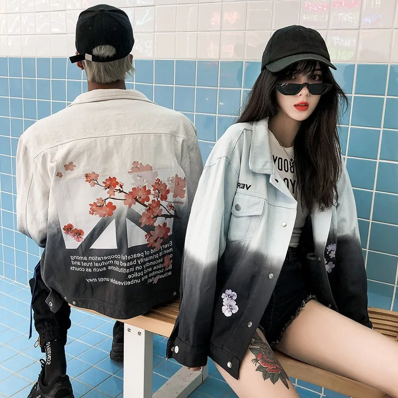 Женская короткая джинсовая куртка с цветочной аппликацией Повседневная