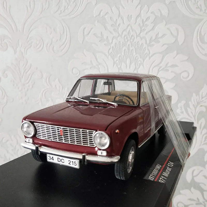 Литая Металлическая машинка из сплава в масштабе 1:18 русский автомобиль Lada Fiat