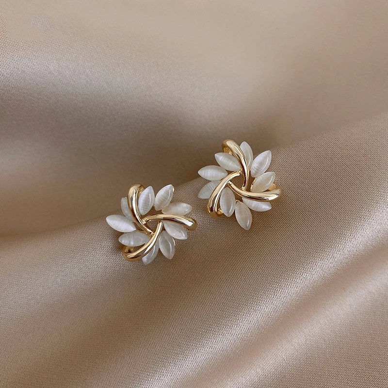 

New 2020 Classic Opal Petal Round Earrings for Women Elegant and Exquisite Jewelry Elegant and Exquisite Luxury Girl Earrings