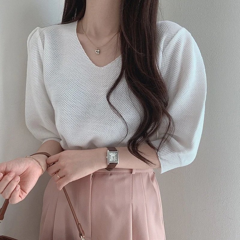 

KUSAHIKI Summer Korean Chic Solid Pullover Knitwear Puff Sleeve V-neck Elegant Women Knitted Tops 2021 Summer New Jumpers 6H810