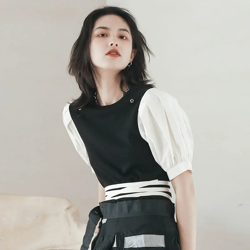 Футболка женская черная трикотажная с рукавами-фонариками и круглым вырезом |