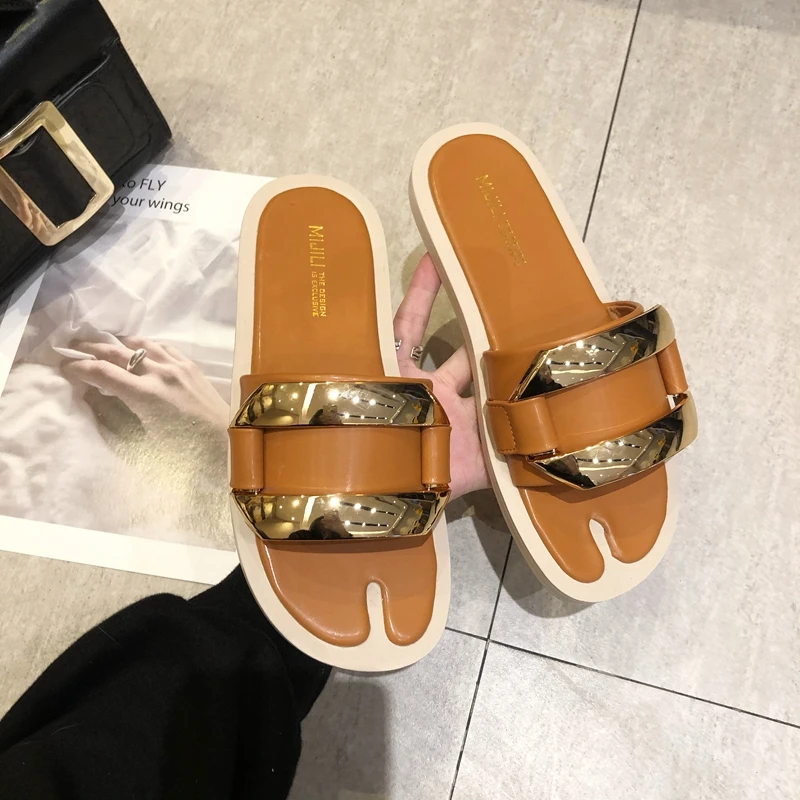 

Shoes Women Slippers Flat Slides Rivet Fashion Pantofle Low Soft Luxury Summer 2021 Rubber Rome PU Basic Low Female Shoes Slip