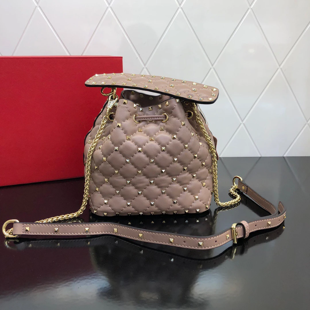

2021 new fashion designer design rivet bucket bag leather leather one-shoulder diagonal handbag fashion star love style