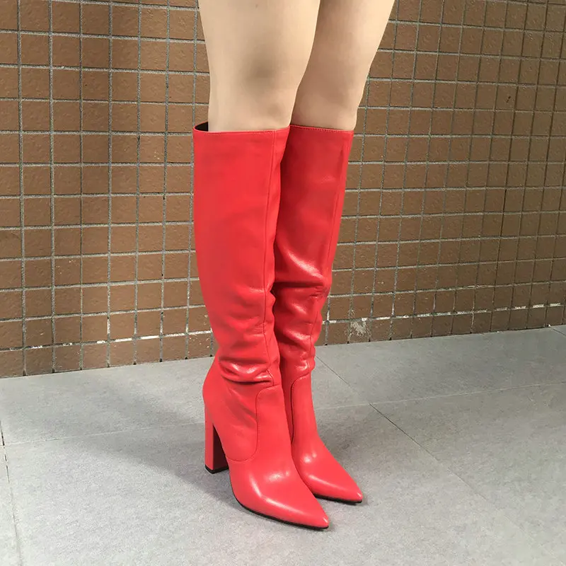 Модные женские сапоги до колена с острым носком на высоком каблуке популярные