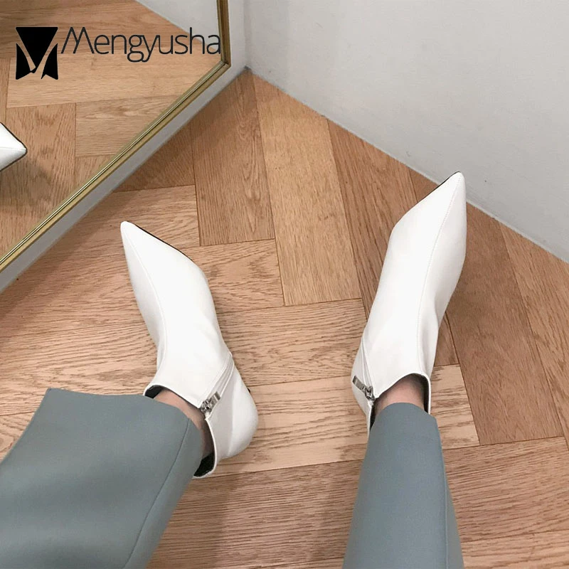 Женские ботинки челси из натуральной кожи белые классические на тонком высоком