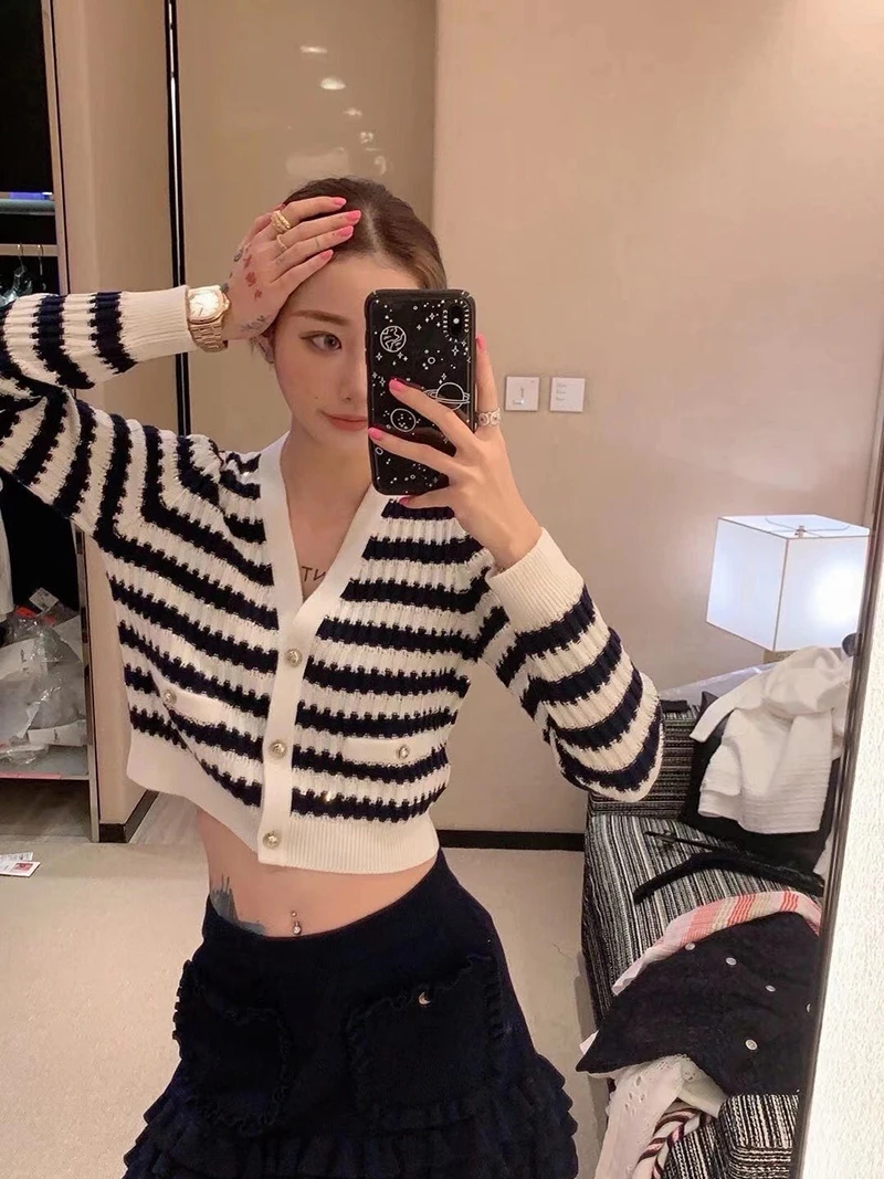 

82% Cashmere Luxury Runway Winter Fall Collection Stripped Short Knitted Metal Buttons Cardigan