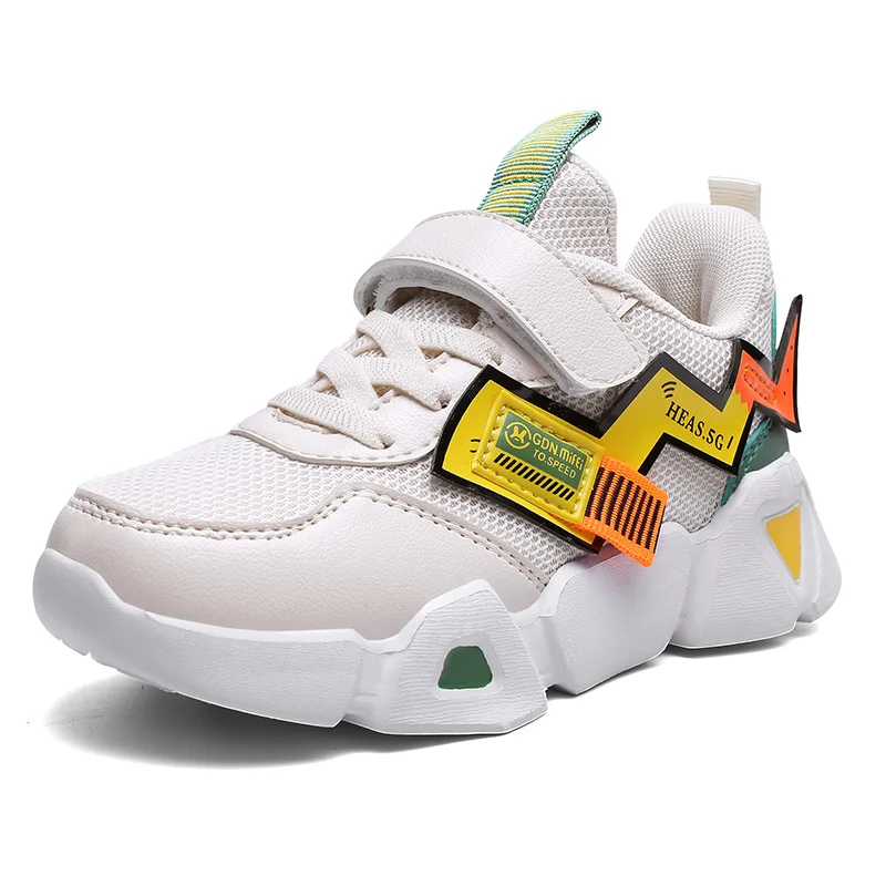 Сетчатая детская спортивная обувь с уникальным украшением в виде заплаток