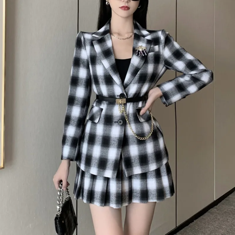

2021 Autumn And Winter Women's Two-piece Retro Hong Kong Style Sub-Suit + Pleated Skirt Fashion Net Celebrity Send Belt