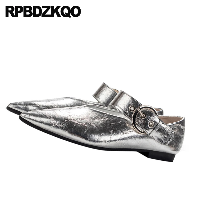 Женские туфли на плоской подошве серебристые дизайнерские с острым носком