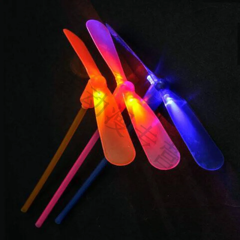 

10pcs/50pcs Glowing bamboo dragonfly plastic toy flash hand rubbing flying fairy double leaf flying toy