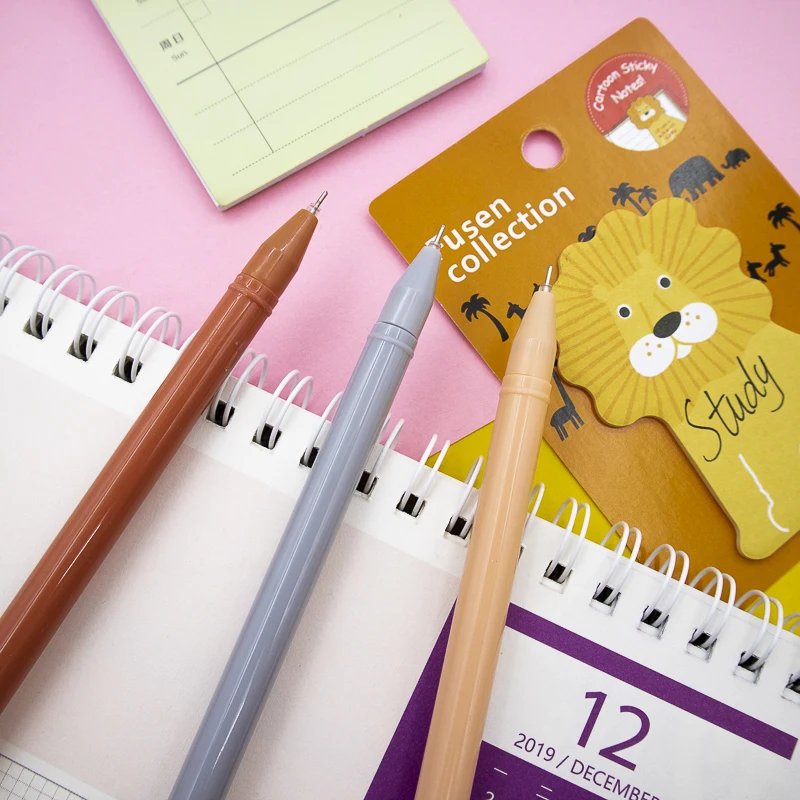 

1PCS Cute Squirrel Gel Pen Black Blue Ink Needle Tip 0.5mm Writting Plastic Color Pen Office Stationery School Supplies