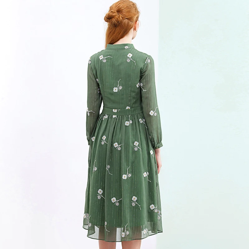 Женское шифоновое платье с цветочной вышивкой Only Plus зеленое ТРАПЕЦИЕВИДНОЕ