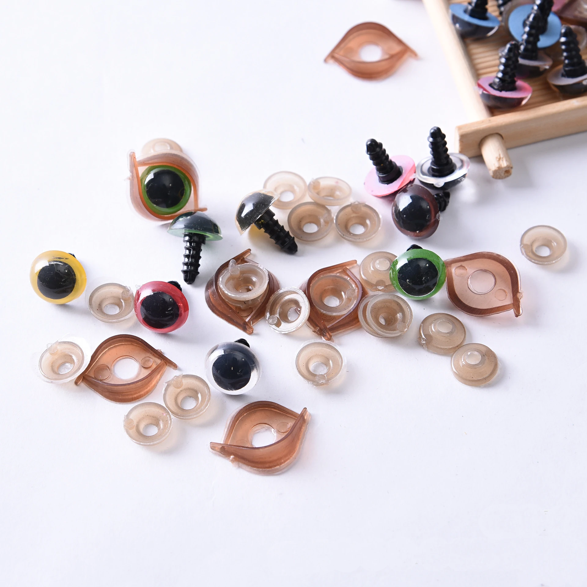 

100Sets 12/10mm Plastic Safety Doll Eyes with Washers Toys Animal Horse Eyes Teddy Bear Dolls Amigurumi Colorful Eyes DIY Crafts