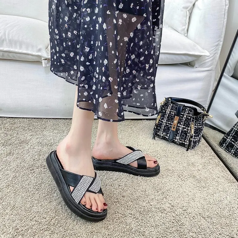 

Shoes Ladies' Slippers Slipers Women Med Luxury Slides 2021 Flat Designer Fashion PU Rubber Med Shoes Slippers Casual Slides Sli