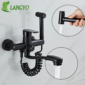 Смеситель для кухни LANGYO, черный латунный смеситель с распылителем, настенный черный вращающийся смеситель для ванной комнаты с пластиковым шлангом 1,5 м