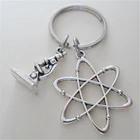 Атом микроскоп брелок, брелок в научном стиле, физический брелок, выпускной подарок, подарок для выпускника, подарок микробиолога, химия