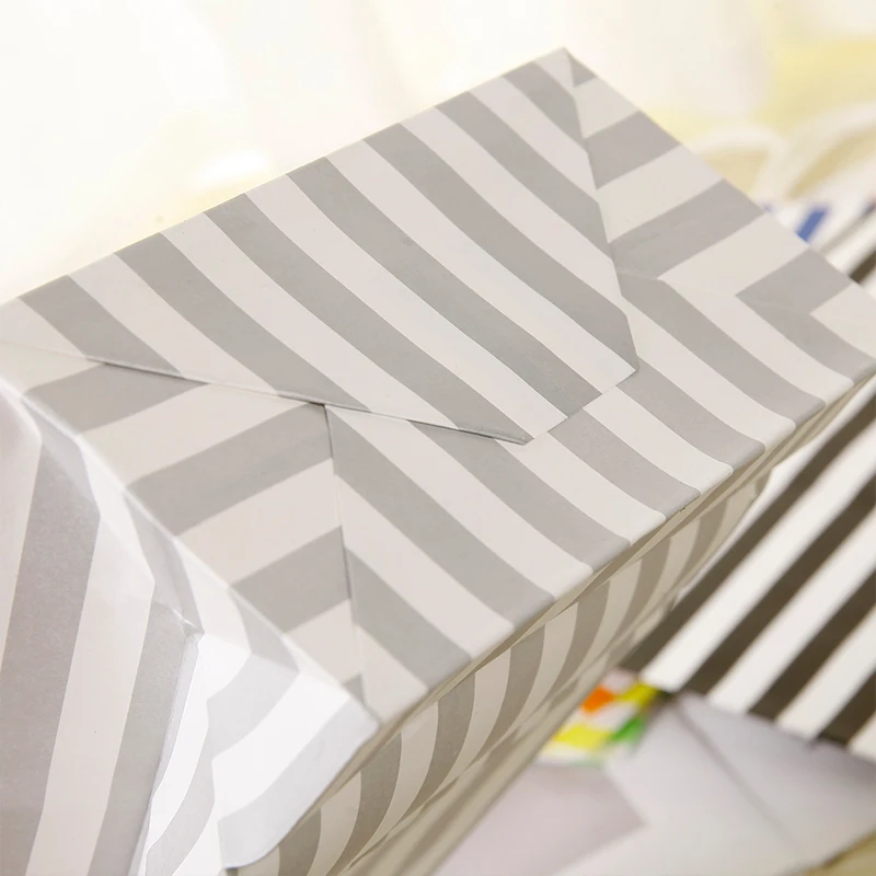 

40pcs/lot Solid Color Stripes Colorful Gift Paper Bags 21*15*8cm Boite Cadeau Festival Wedding Party Favor Decoration Packing