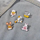 Креативная Милая мультяшная маленькая белая брошь кролик мышь кот ест рыбу модная универсальная Студенческая брошь из сплава