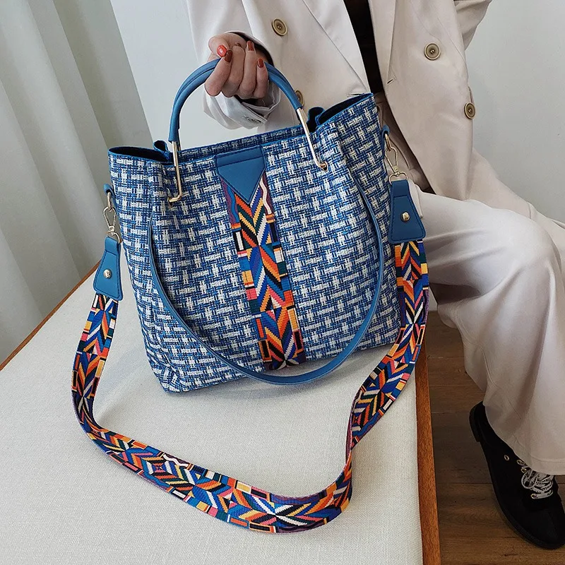 

Fashionable Female Bag, Tide Texture, Versatile Messenger Bag, Large Capacity Ladies Personalized Shoulder Bag