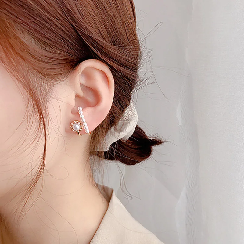 

The new fashion temperament retro ancient ways delicate minority pearl ear stud simple and compact individual earrings