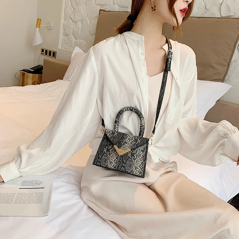 Сумка женская квадратная под змеиную кожу 2020 | Багаж и сумки