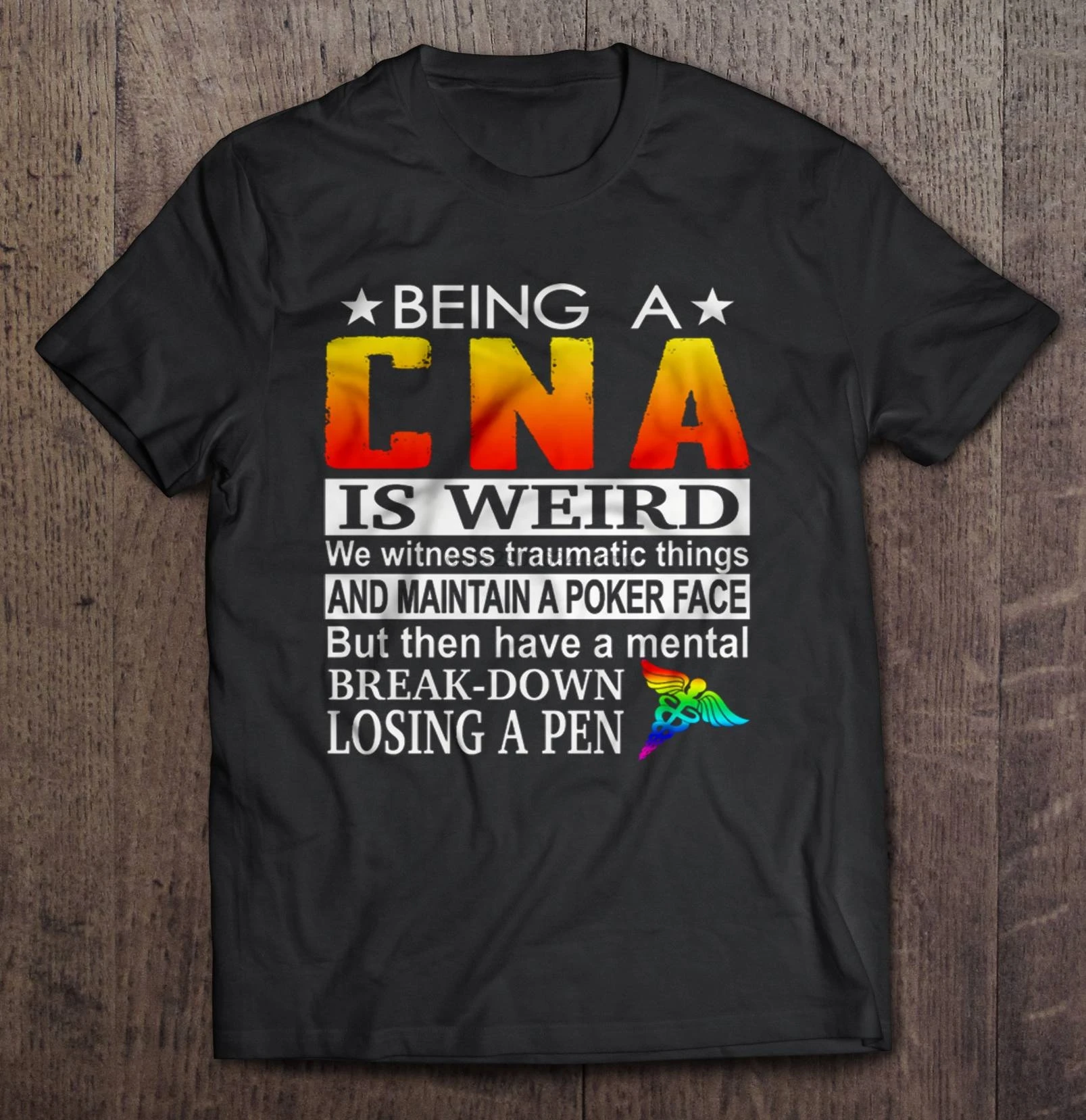 Мужская смешная футболка модная быть CNA это странным мы являемся причиной
