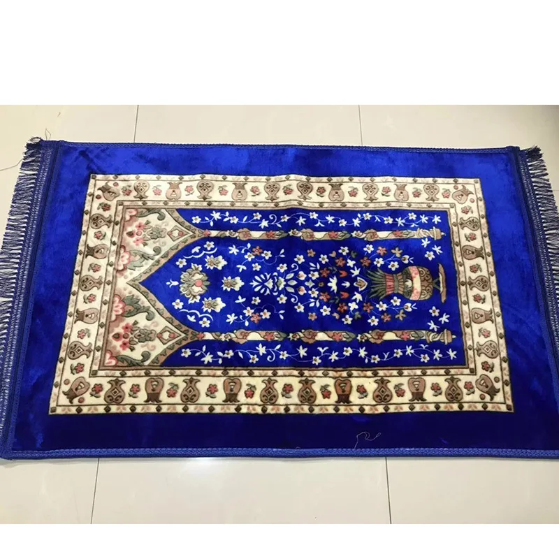 Коврик 60 на 100 молитвенный. Ковер мусульманский красный. Плед для похорон мусульман. Набор для погребения мусульман. Покрывало в исламе.