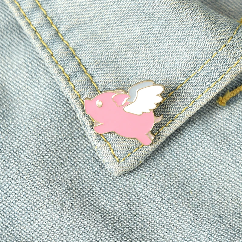 

Pink Girl Cute cartoon pig with wings brooch Personality pin badge enamel backpack lapel pin hat jewelry gift for childrens