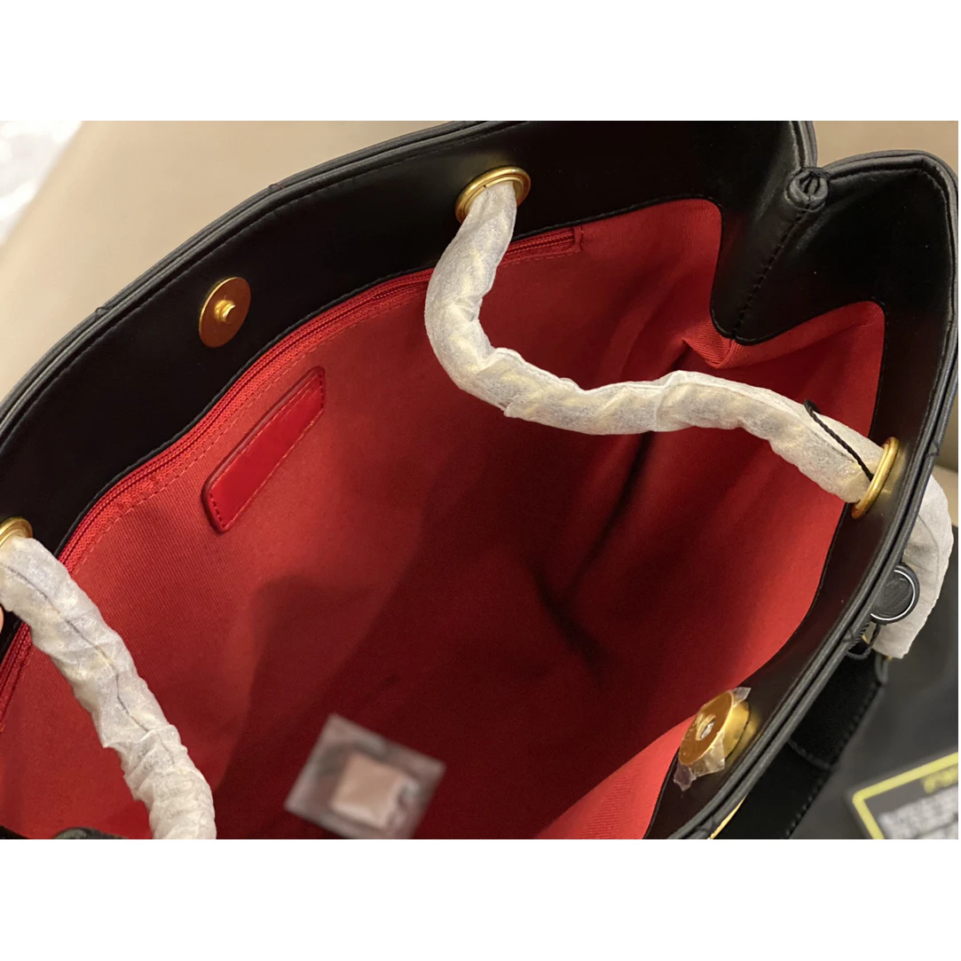 

With logo classic fashion Casual All-match Genuine Leather Lozenge Shoulder Bags Chain shoulder strap Tote