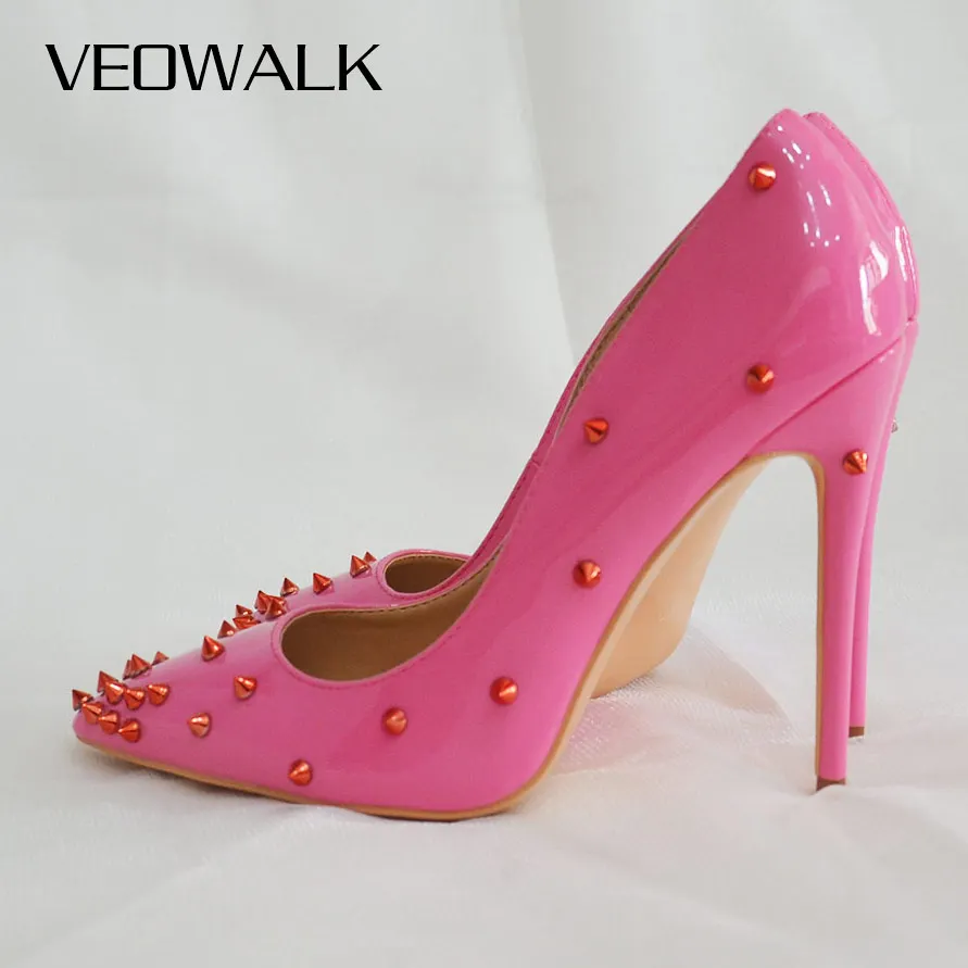Женские пикантные туфли Veowalk с красными заклепками на высоком каблуке острым