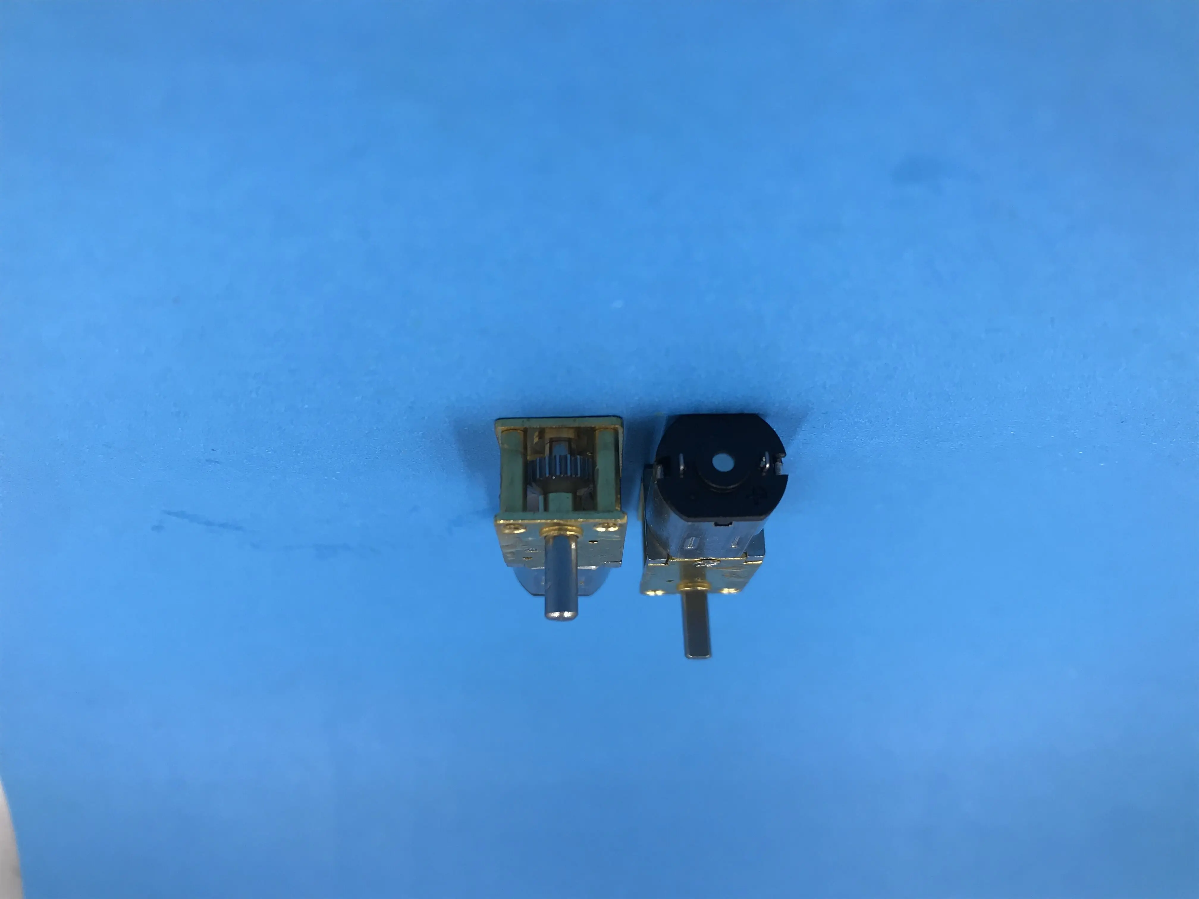 Прямоугольный вал микротурбина червь двигатель постоянного тока 3V 6V 16 30 до 70 rpm 1218GE-N20 большим вращающим моментом двигатель замедления
