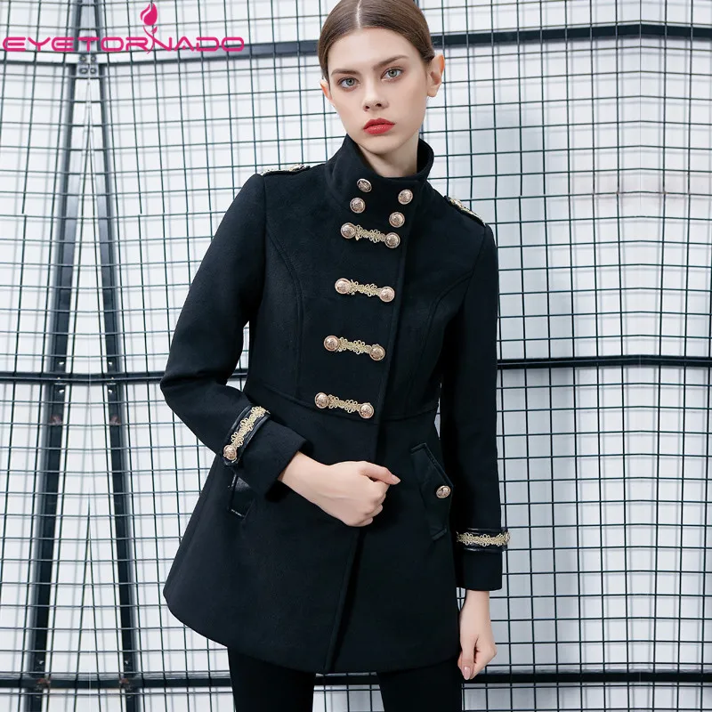 Двубортное шерстяное пальто с золотыми пуговицами и вышивкой приталенное