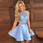 Атласное платье мини выше колена, с высоким воротом, без рукавов