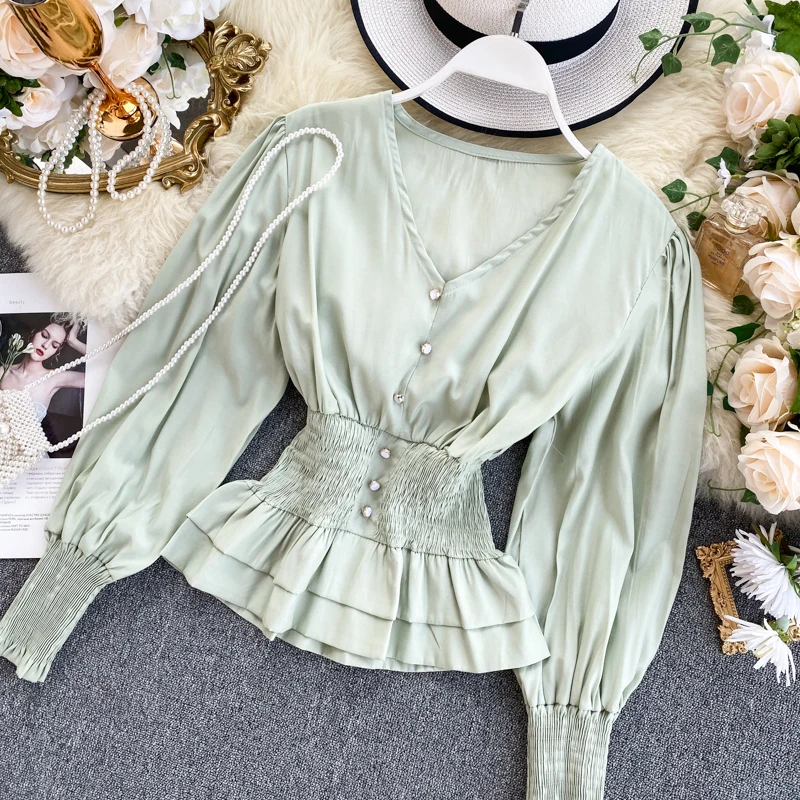 Женская блузка с V-образным вырезом длинным рукавом и воланом | одежда