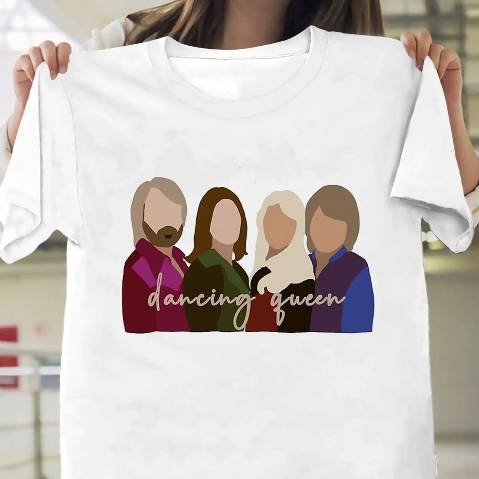 Рисунок 6 - Футболка женская с принтом «Динамо»