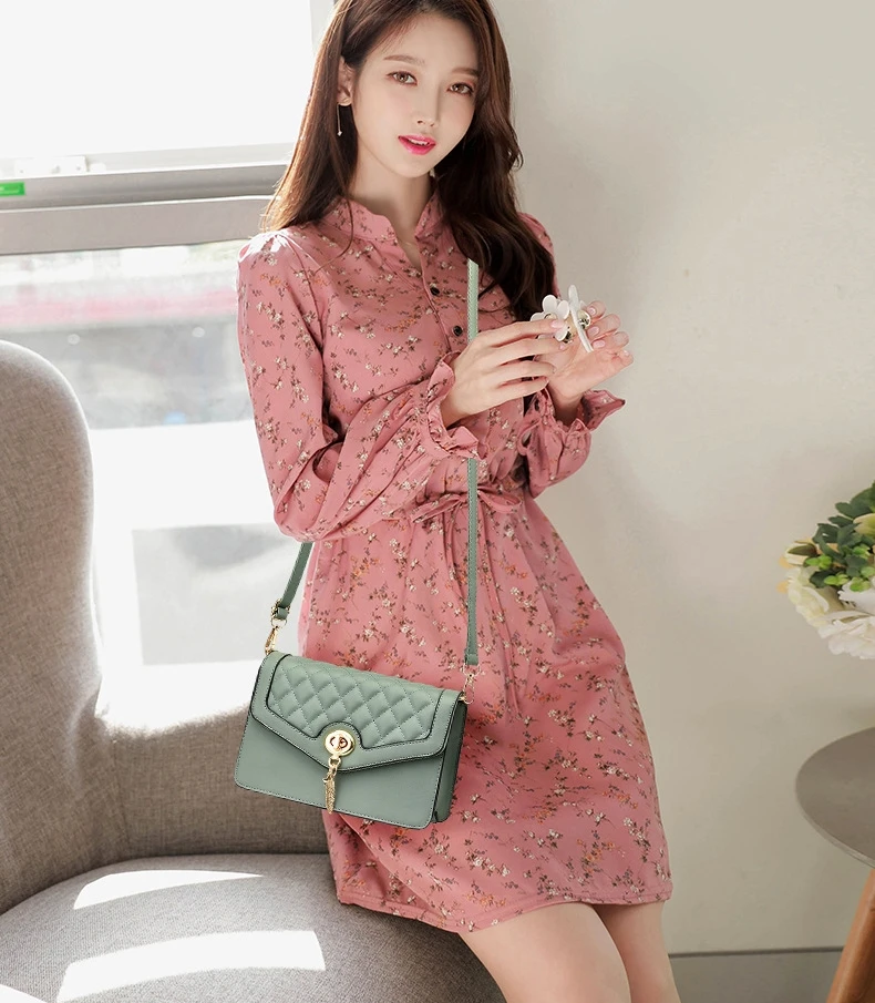 

Autumn and winter new ladies retro messenger bag high-end sense PU female bag western style popular small black bag soft shoulde