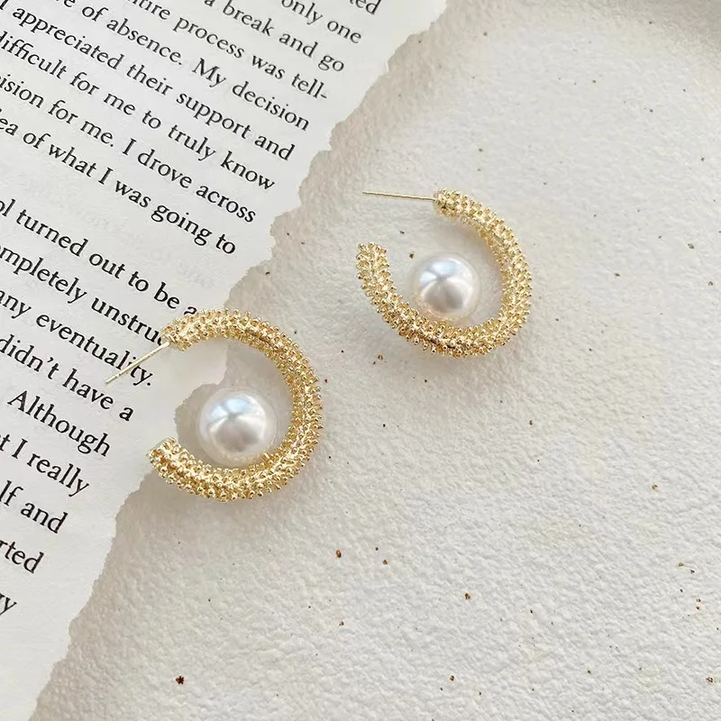 

Korea hot sale trend C-shaped design pearl earrings, personality round baroque pattern women’s earrings, jewelry Gift wholesale