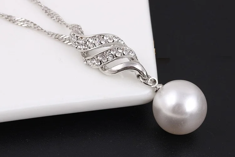 Женское Ожерелье с жемчугом комплект из сережек гвоздиков искусственным яркое