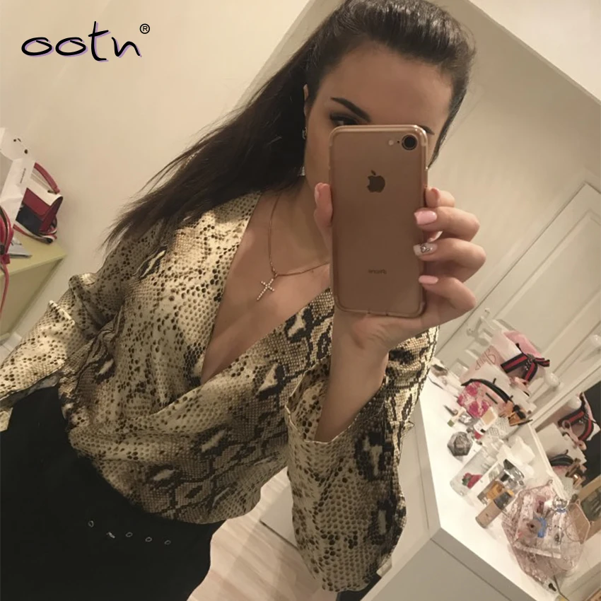OOTN змеиный принт Шелковый комбинезон женский винтажный комбинезон топ с длинными рукавами рубашка Глубокий v-образный вырез змеиная кожа атласный комбинезон женский осенний