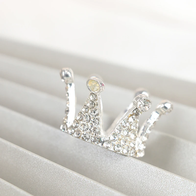 

1Pcs Luxurious Metal Nails Stand Holders Salon Brush Rack Carving Carrier Storage Nail Brush Holder For Nail Art Accessory