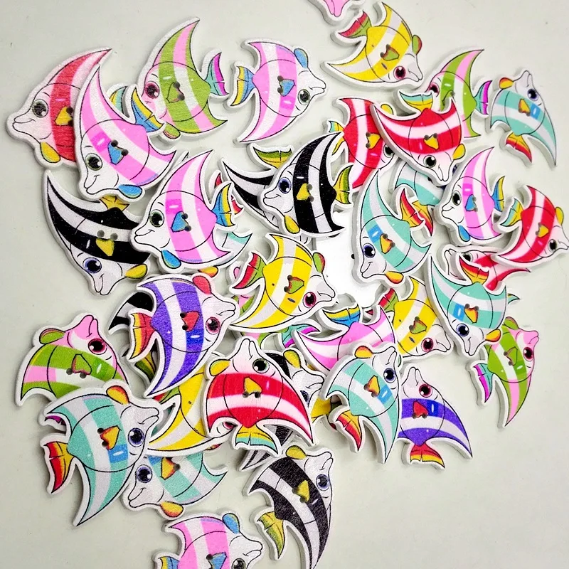 50 шт./упак. 30 мм окрашенная рыба деревянная пряжка на белом фоне Смешанная Ручная