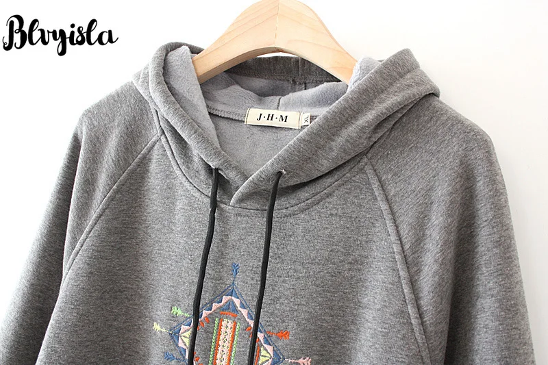 Женская флисовая толстовка с капюшоном вышивкой и асимметричным подолом размера
