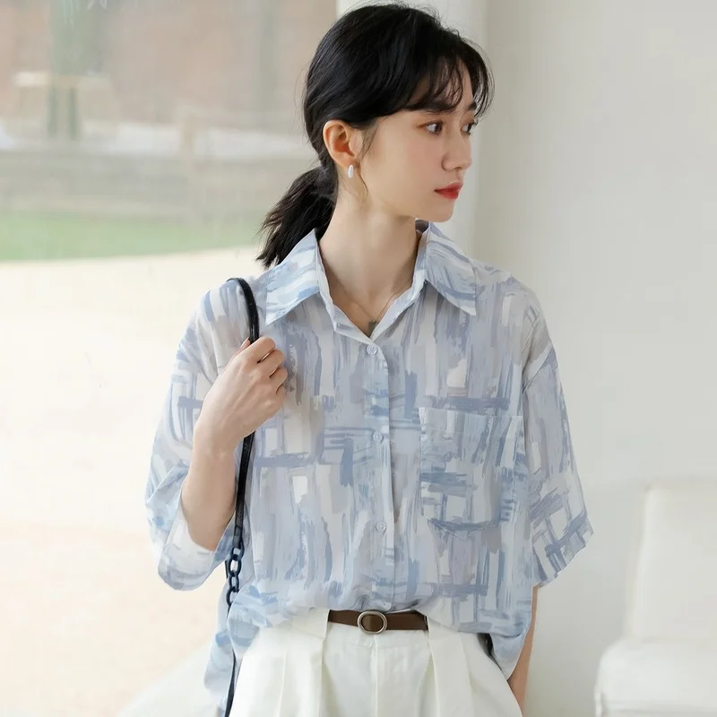 

Women Summer Korean Vintage Chiffon Shirts Fashion Chic Lapel Collar Short Sleeve Geometric Print Loose Blouses Female Tops 2021