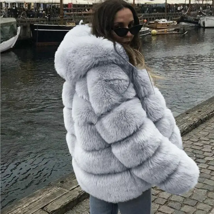 Genuo новое зимнее пальто Для женщин искусственного меха лисы пальто плюс Размеры Для женщин теплые с длинным рукавом из искусственного Меховая куртка с меховым капюшоном пальто - Цвет: Серый