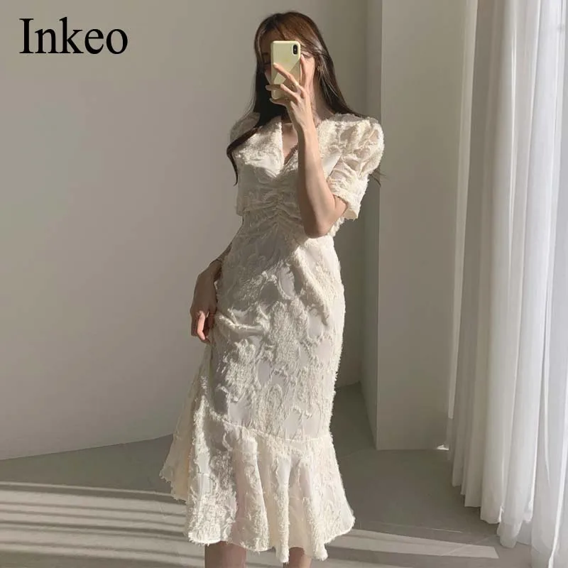 Женское вечернее платье русалка облегающее белое средней длины с V образным