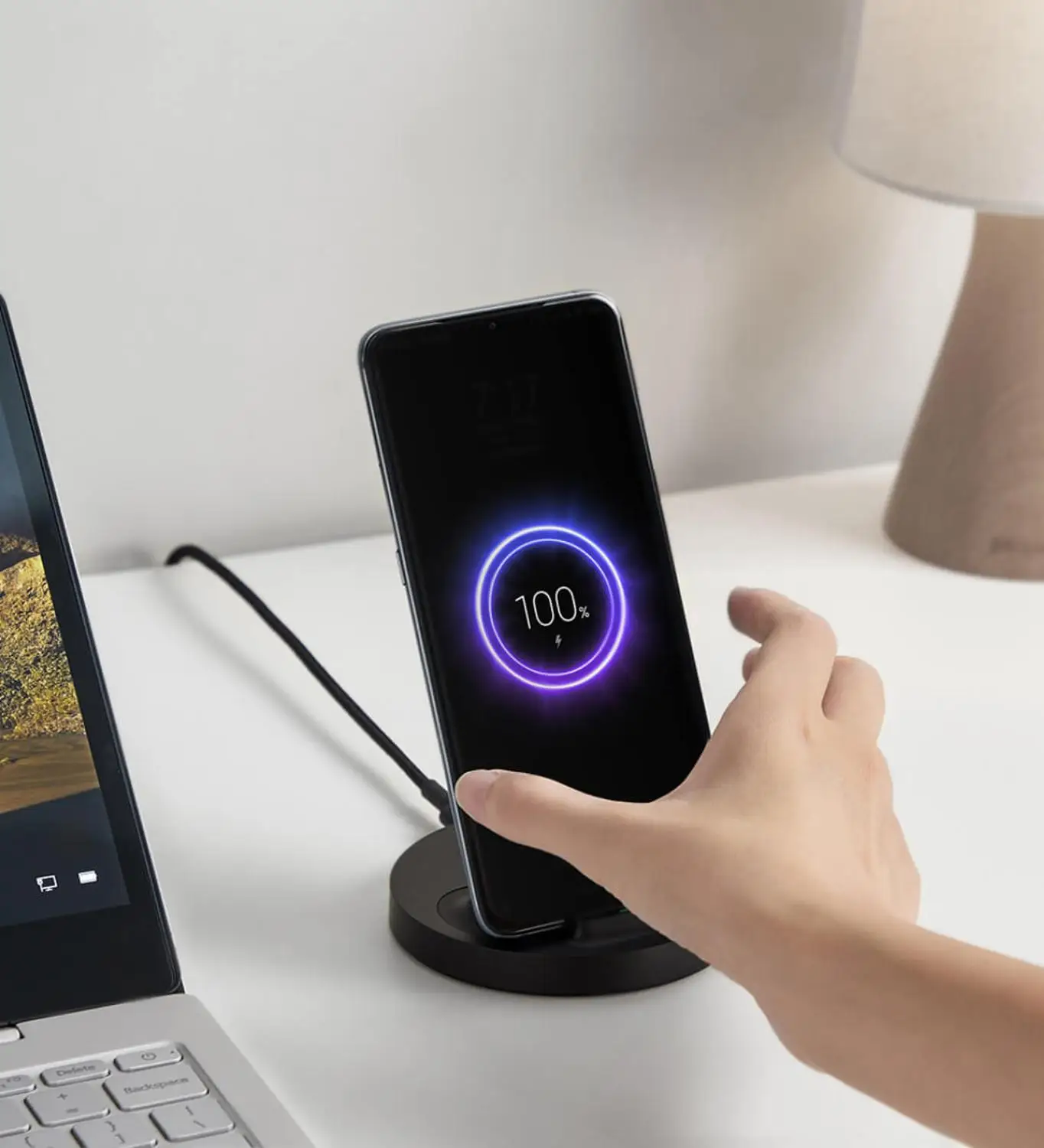 Беспроводное зарядное устройство Xiaomi 20 Вт Max подставка для телефона Mi 9 (20 Вт) MIX 2S /