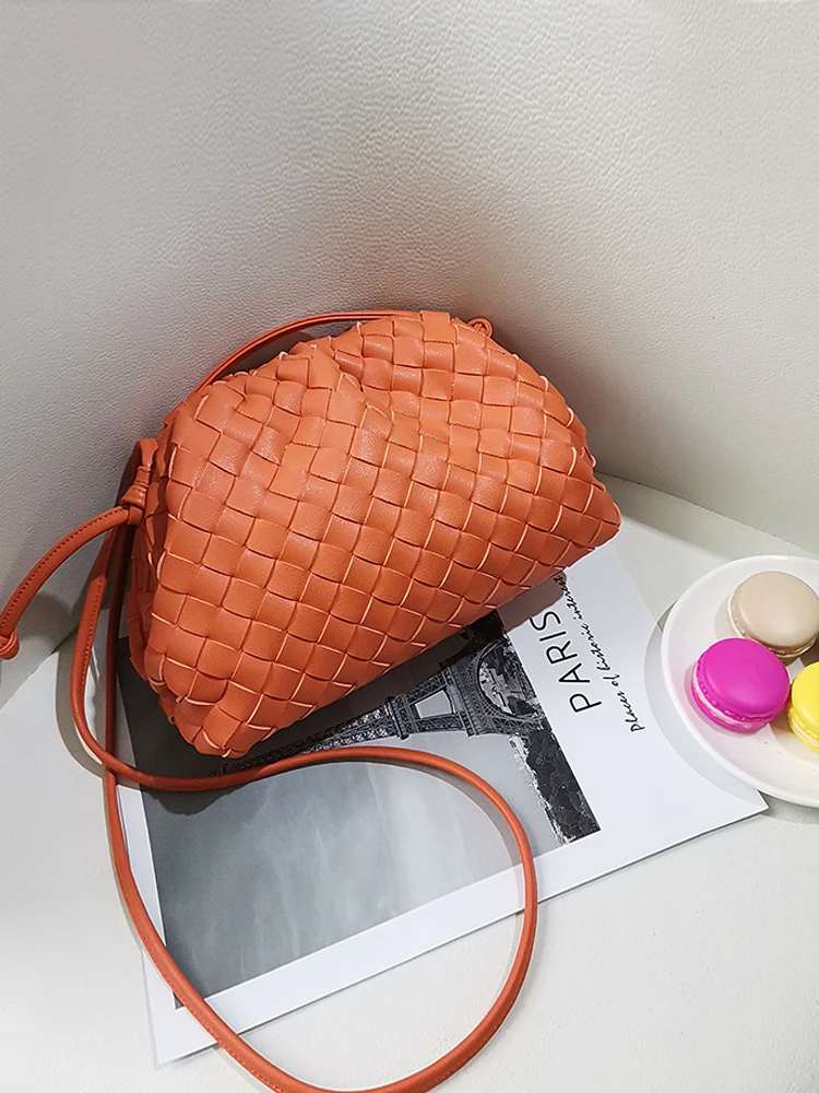 

2020 New Fashion Women Weaving Crossbody Bags Simple Tide Handbag Fold lady Clutch Bag Luxury Brand Designer Single shoulder bag