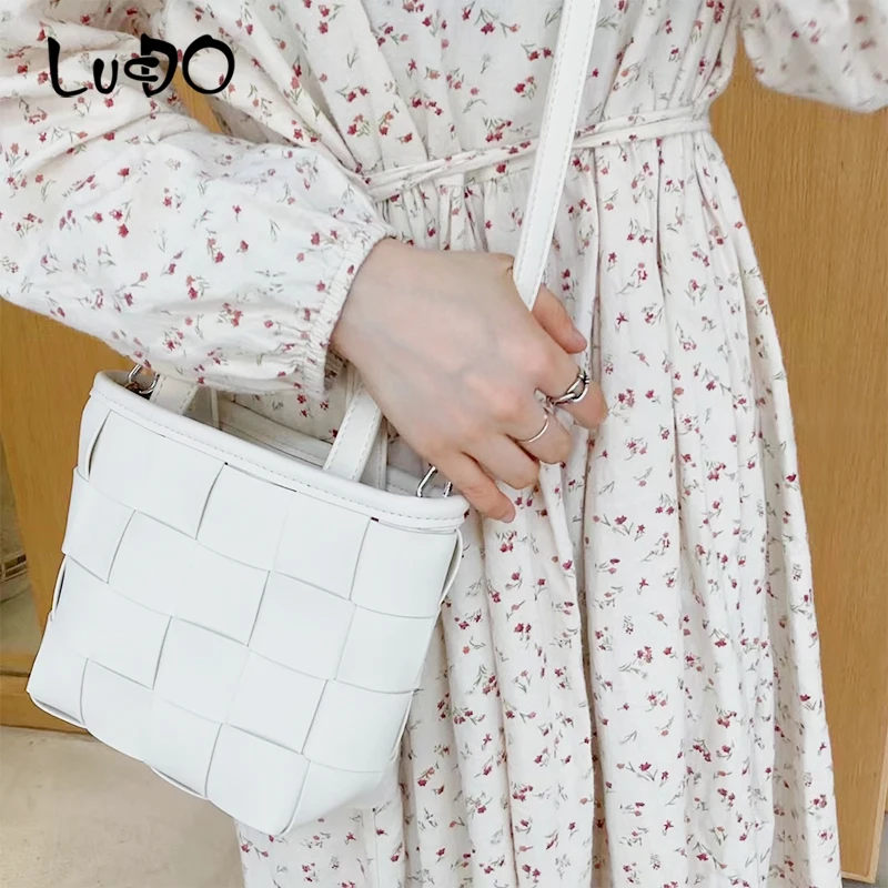 

LUCDO Luxury Hand-woven Bucket Bag Women 2021 New Fashion Women's Shoulder Bag Ladies Crossbody Bags Female Purse Sac A Main