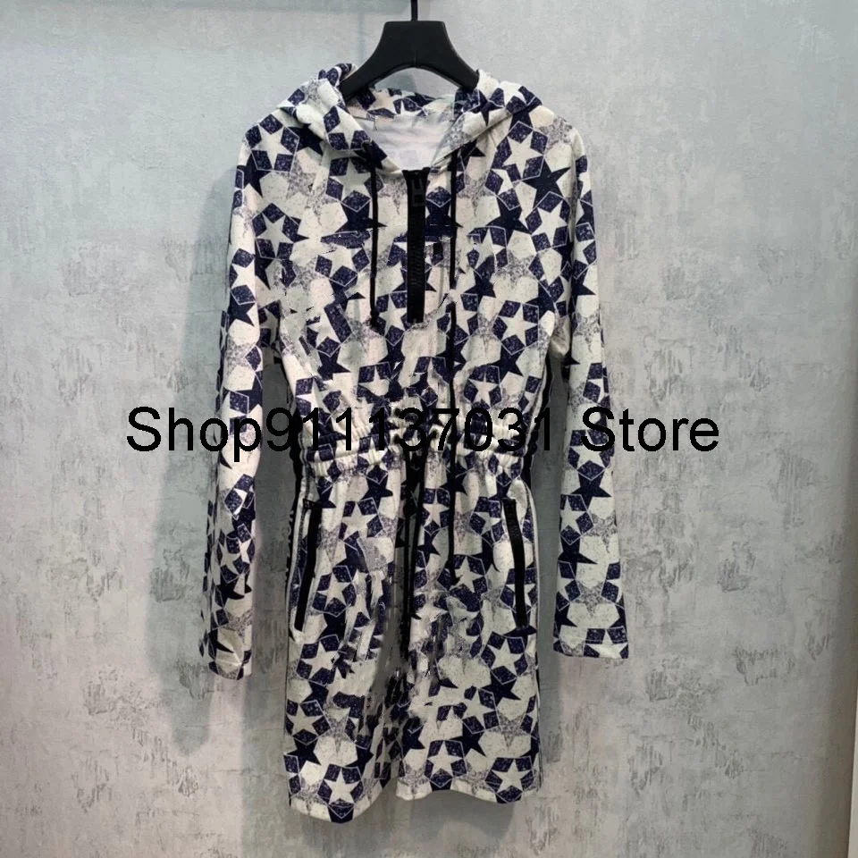 

Осень 2021, новое женское платье с шапкой в повседневном стиле, с рисунком по всему небу и звездами, со шнурком на талии