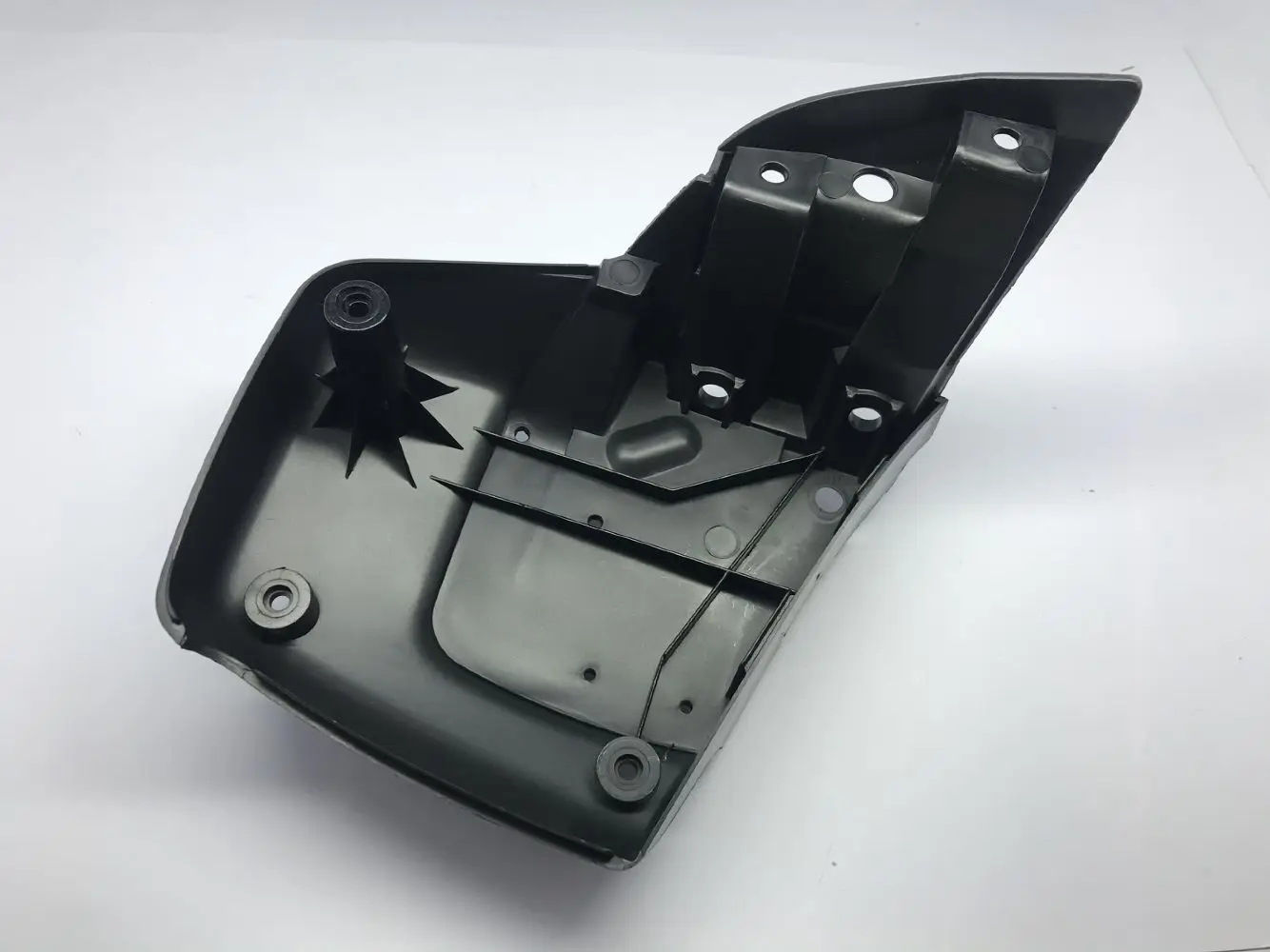 

Для Honda Golden Wing GL1800 2006-2017 основание заднего динамика/крепление хвостовой коробки